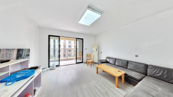 新鸥鹏教育小镇哈佛公馆二手房实景图