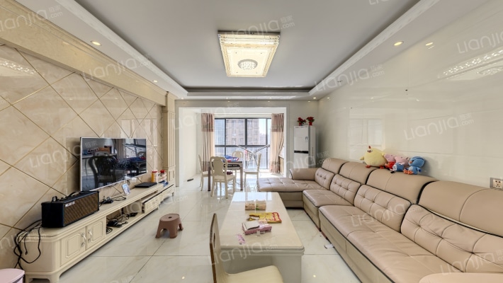 金色湖畔二手房实景图