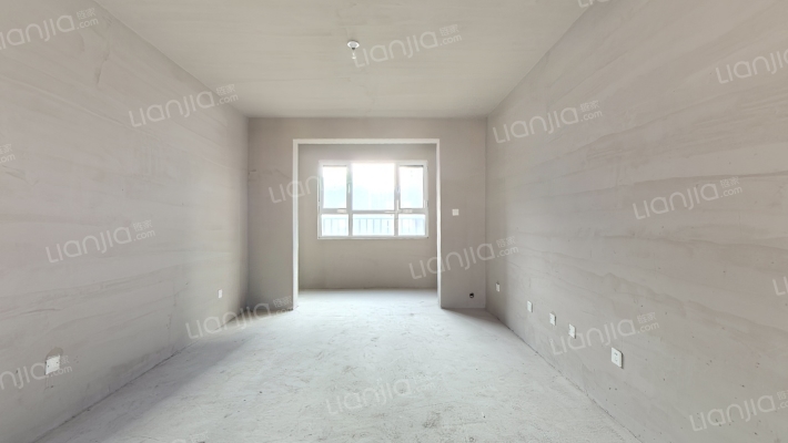 南北三居室，户型方正，小区人车分流-客厅