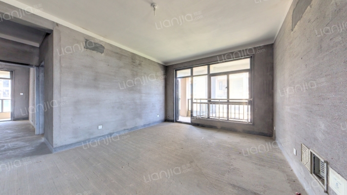 沁芳名苑二手房实景图