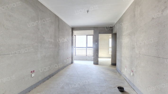 房子南向两居毛坯房，随意装修。-客厅