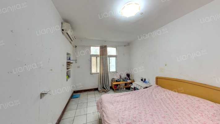 南阳路242号院二手房实景图