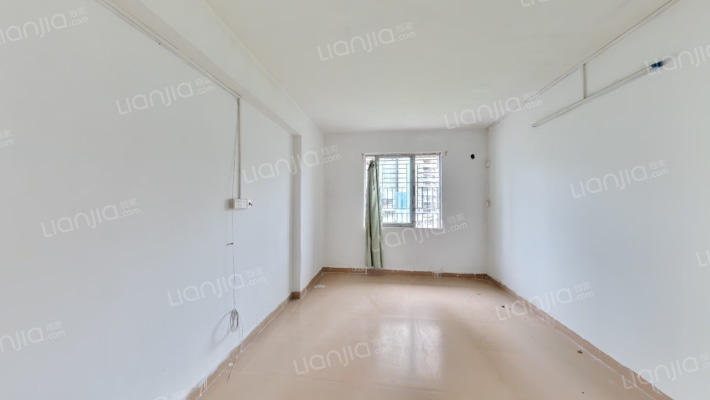 鹏湾花园一村二手房实景图