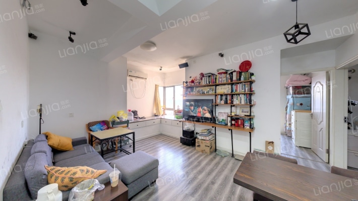 荣盛花语馨苑二手房实景图