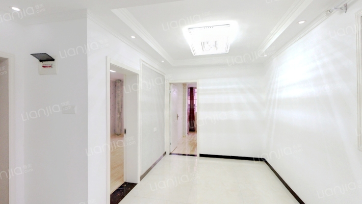 龙狮桥菜市场二手房实景图