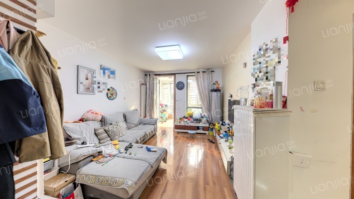 第六大道陆典庭园二手房实景图