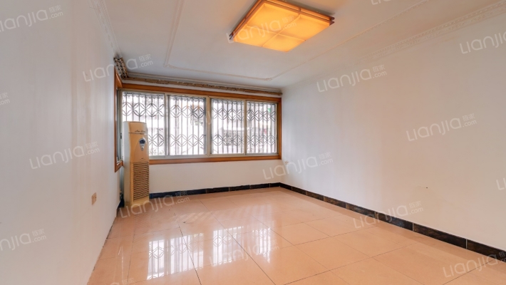 机关事务局小区二手房实景图