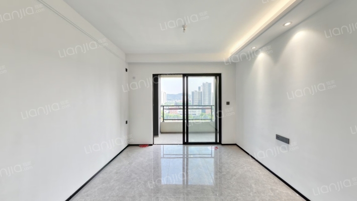 越秀建发玺樾二手房实景图
