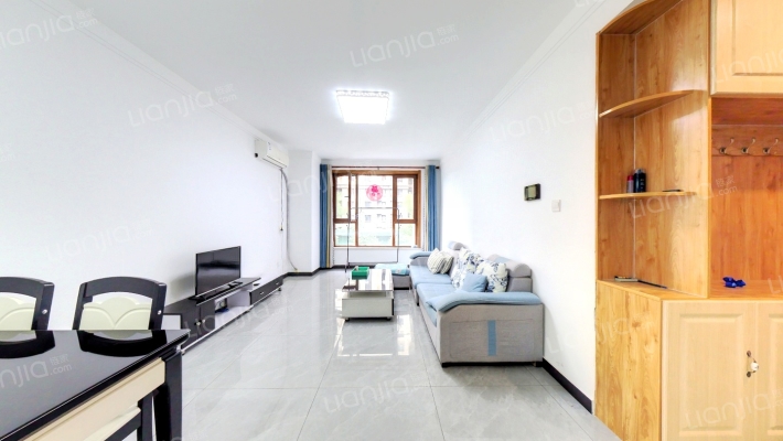 高铁新干线 南北通透三居 带装修 看房方便-客厅