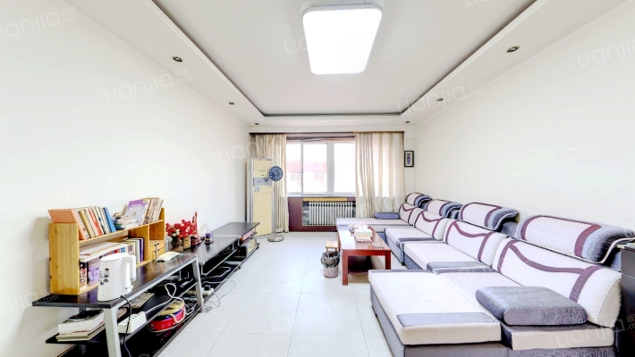 生活配套成熟交通便利槐林新村南北通透三居总价低-客厅