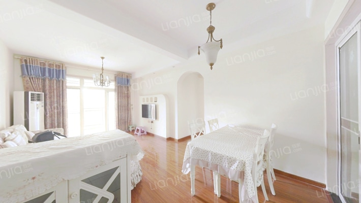 鹏运左岸二手房实景图