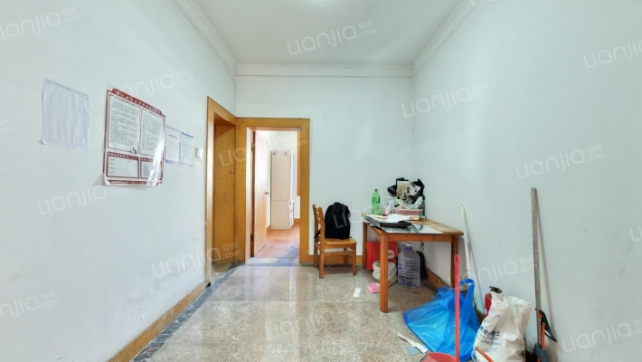 彩虹街61号二手房实景图