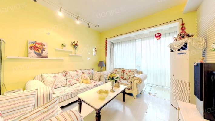 新空间花园二手房实景图