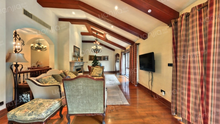 西湖高尔夫别墅二手房实景图