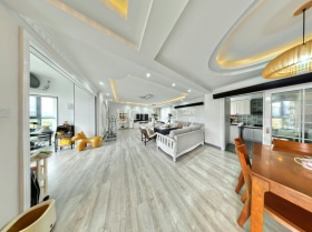 房子是电梯楼，中间楼层，可以拎包入住