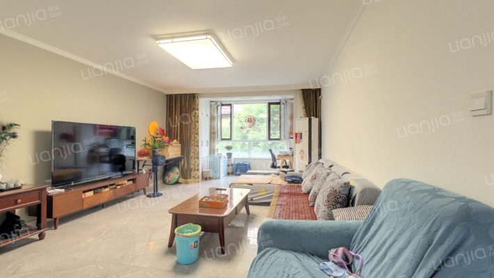 房子南北通透三居室，精装修，拎包入住，房本満二。-客厅