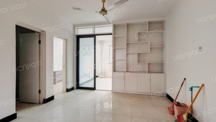 汽车管带厂家属楼二手房实景图