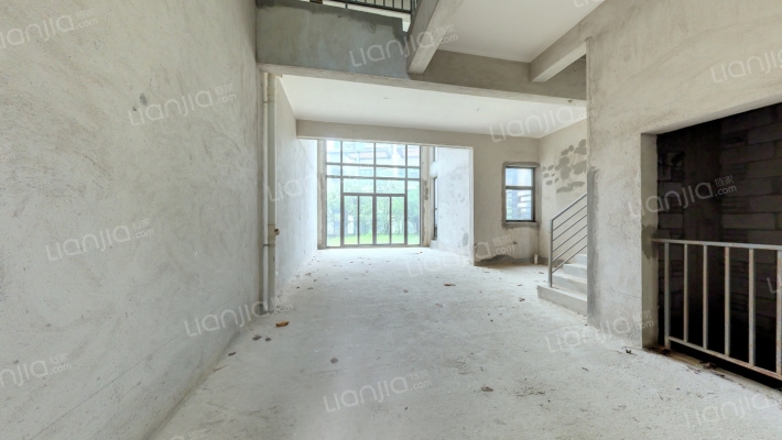 盛天东郡源墅二手房实景图