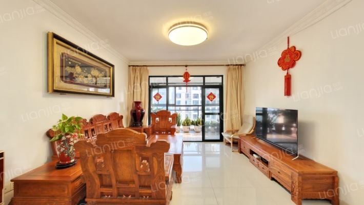 荣泰河庭C区二手房实景图