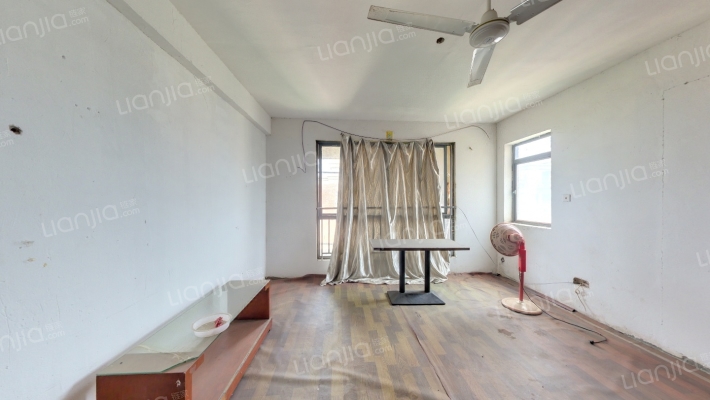 莱卡小镇北区二手房实景图