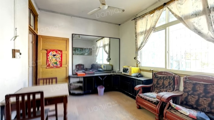 保险街工信局宿舍二手房实景图