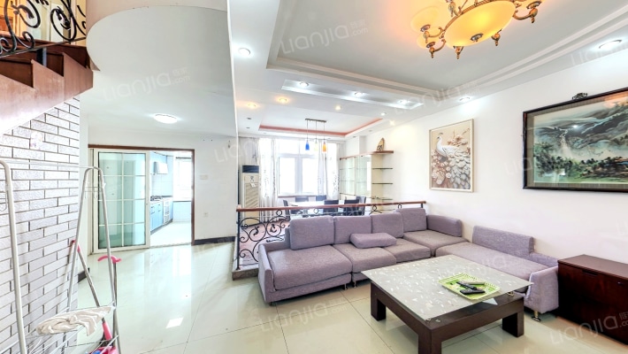 君临天厦小区二手房实景图