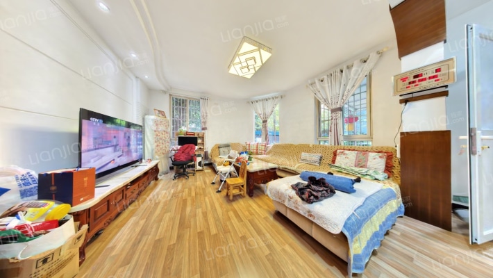 天彩菁华二手房实景图