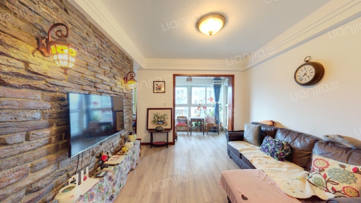 英伦金沙二手房实景图