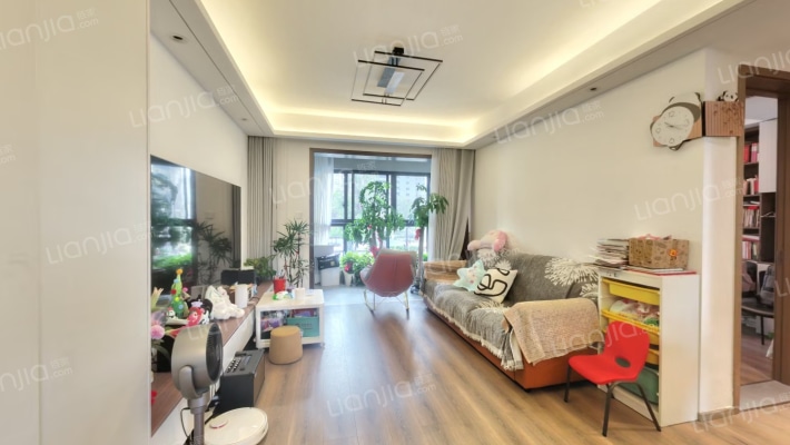 香江·翡翠天辰二手房实景图