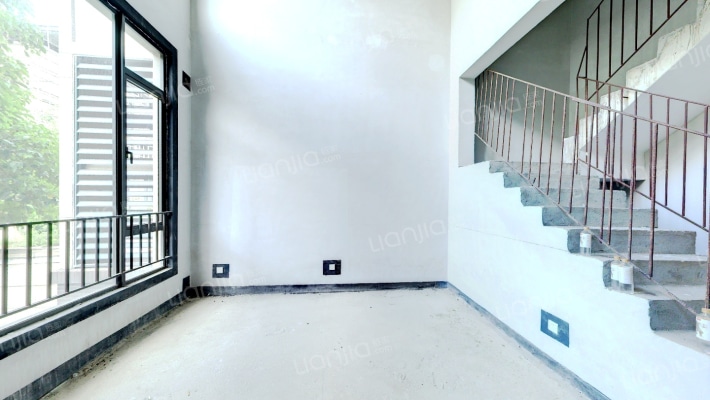 保利格外松湖二手房实景图