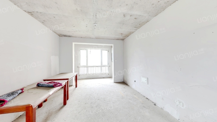 南北通透户型方正，楼层适中，诚心卖-客厅