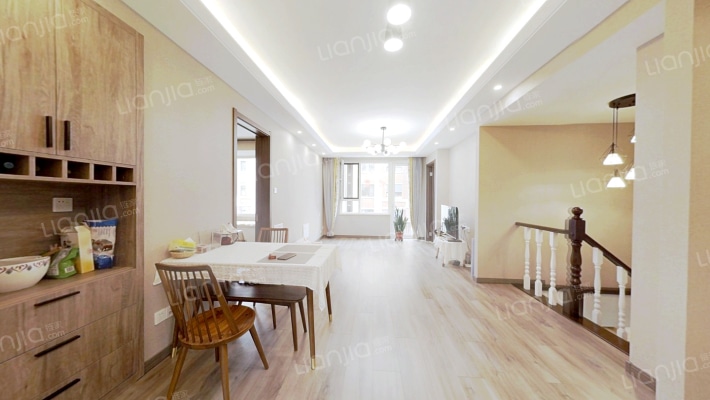 万科翡翠四季C1区二手房实景图