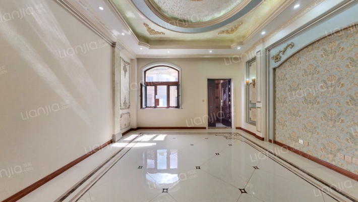 绿地海域中央墅A区二手房实景图