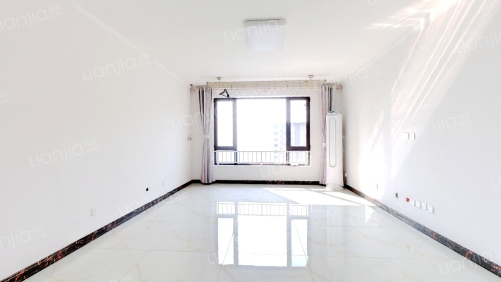 南北通透大三居明厨明卫采光充足交通便利-客厅