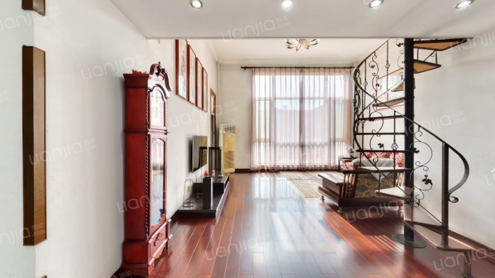 名贵山庄华彩园二手房实景图