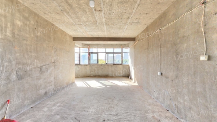 前卫路(原昌北监狱生活区)二手房实景图