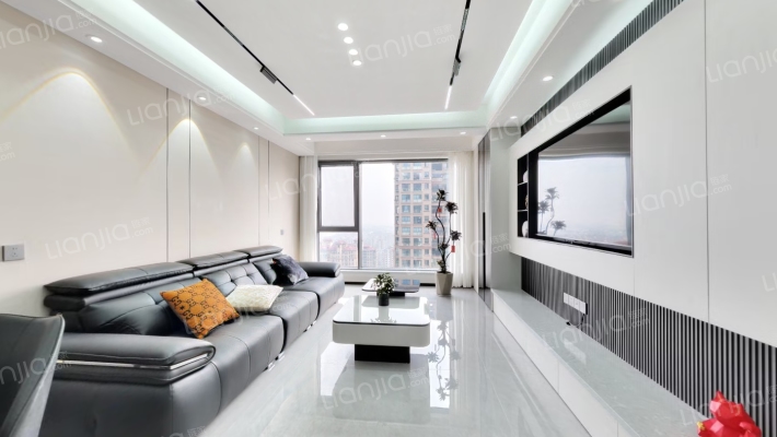 中港翡翠城二手房实景图