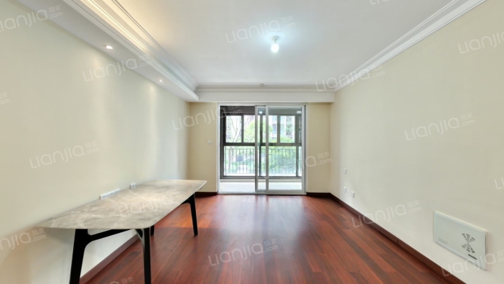 万科遇见山二手房实景图