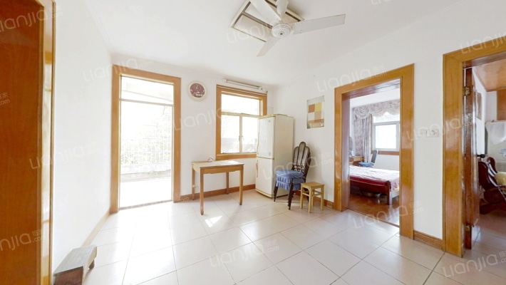 棋盘山农贸市场二手房实景图