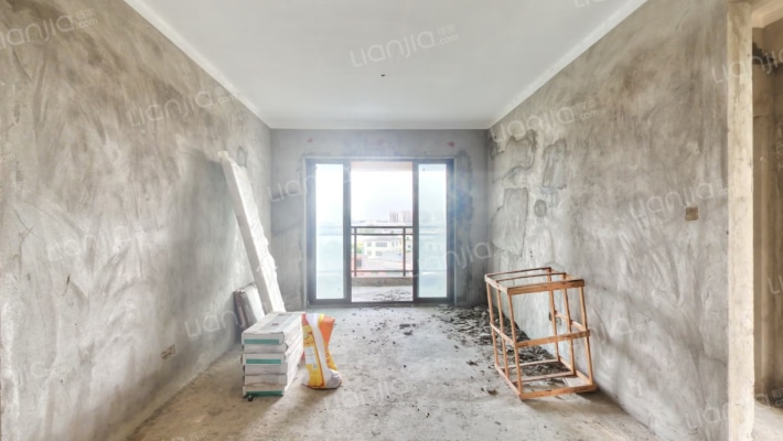 美林江畔二手房实景图