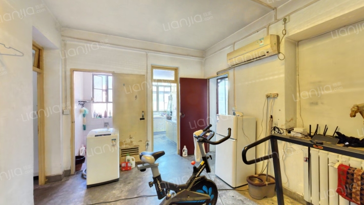 昆明路244号院二手房实景图