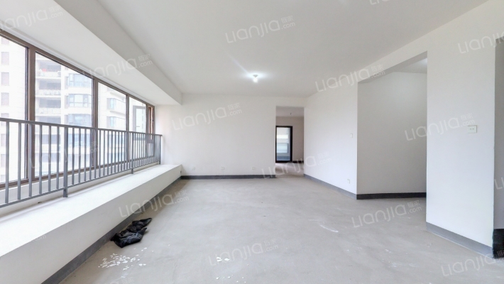 郡上蓝湾二手房实景图