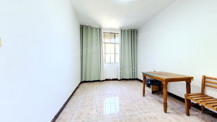 102生活区二手房实景图