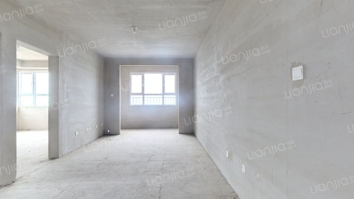 次顶层 主卧转角窗 14号楼朝东南2居 视野开阔-客厅