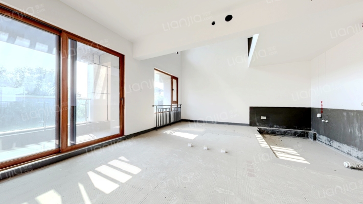 麓湖生态城五彩林堤二手房实景图