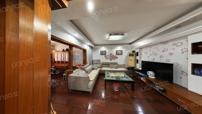 宝泰花苑二手房实景图