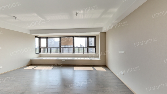 鸣悦棠前二手房实景图