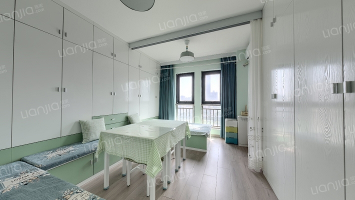 伊顿公馆东区二手房实景图