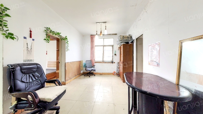 煤气管道宿舍二手房实景图