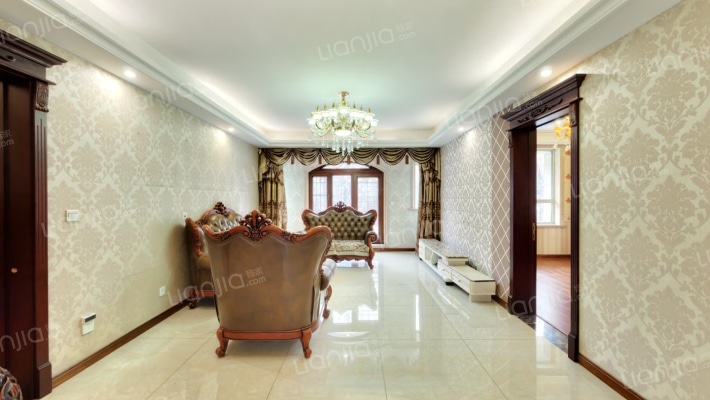 绿地海域中央墅B区二手房实景图